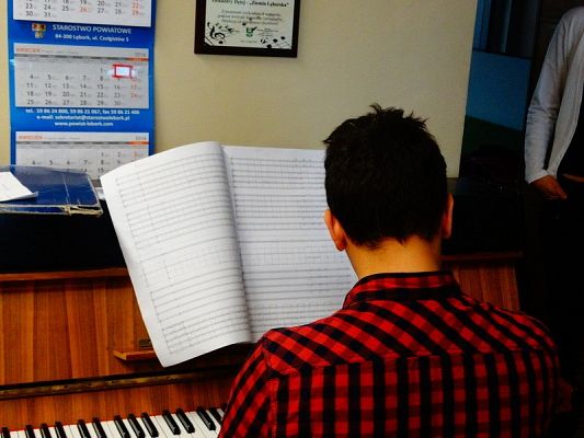 Szkoły: Ernesta Hemingwaya i Iana Fleminga