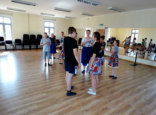 Jak taniec narodowy doskonale  prezentuje się na każdej scenie?