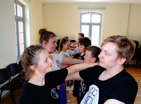 Jak taniec narodowy doskonale  prezentuje się na każdej scenie?