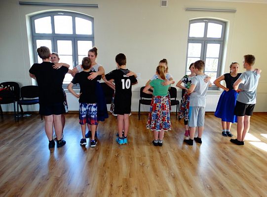 Jak taniec narodowy doskonale  prezentuje się na każdej scenie?