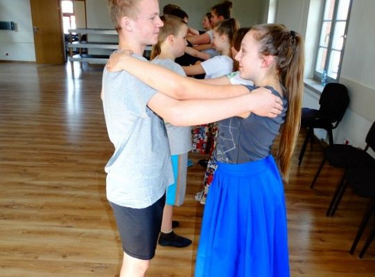 Jak taniec narodowy doskonale  prezentuje się na każdej scenie?