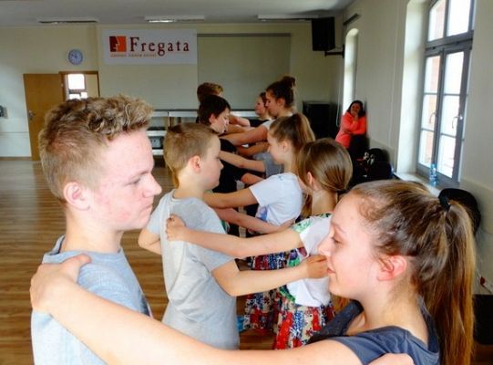 Jak taniec narodowy doskonale  prezentuje się na każdej scenie?