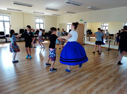 Jak taniec narodowy doskonale  prezentuje się na każdej scenie?