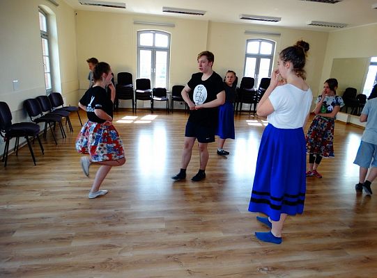 Jak taniec narodowy doskonale  prezentuje się na każdej scenie?