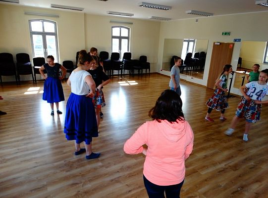 Jak taniec narodowy doskonale  prezentuje się na każdej scenie?
