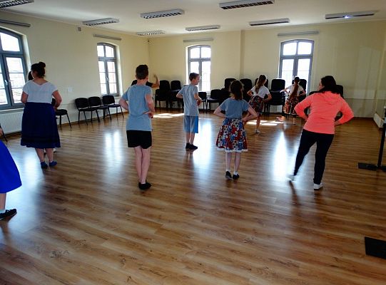 Jak taniec narodowy doskonale  prezentuje się na każdej scenie?