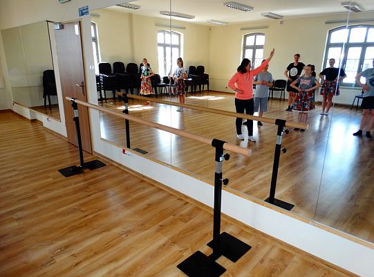 Jak taniec narodowy doskonale  prezentuje się na każdej scenie?