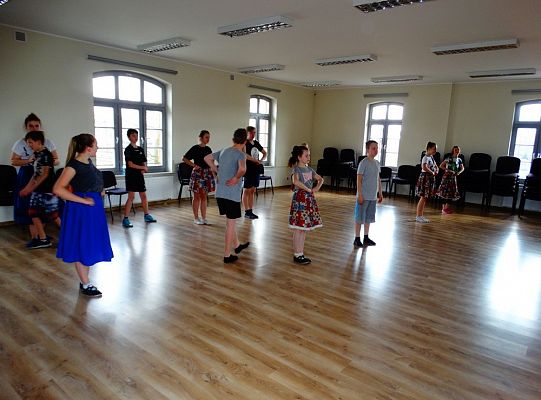 Jak taniec narodowy doskonale  prezentuje się na każdej scenie?