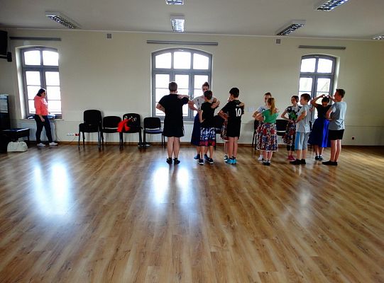 Jak taniec narodowy doskonale  prezentuje się na każdej scenie?