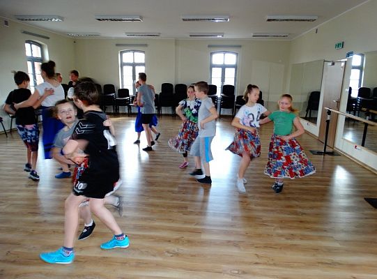 Jak taniec narodowy doskonale  prezentuje się na każdej scenie?