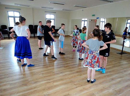 Jak taniec narodowy doskonale  prezentuje się na każdej scenie?