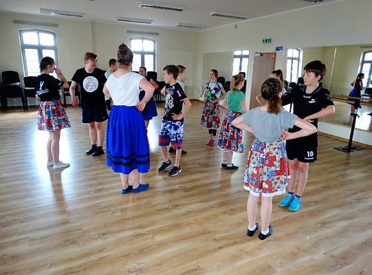 Jak taniec narodowy doskonale  prezentuje się na każdej scenie?