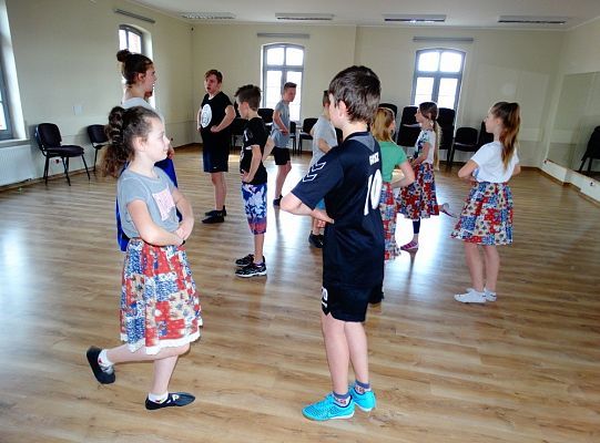 Jak taniec narodowy doskonale  prezentuje się na każdej scenie?