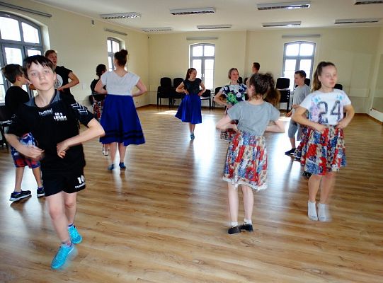 Jak taniec narodowy doskonale  prezentuje się na każdej scenie?