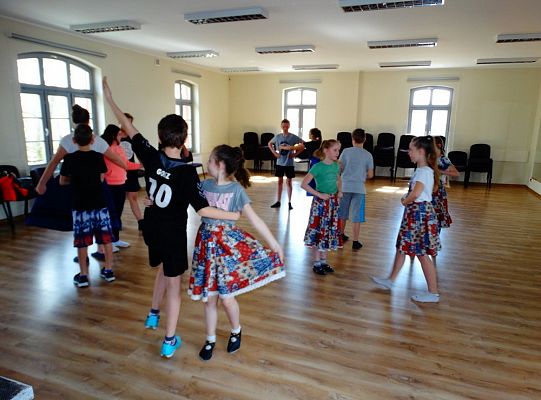 Jak taniec narodowy doskonale  prezentuje się na każdej scenie?