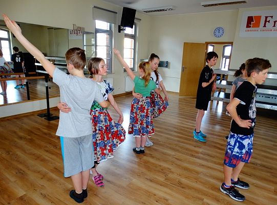 Jak taniec narodowy doskonale  prezentuje się na każdej scenie?