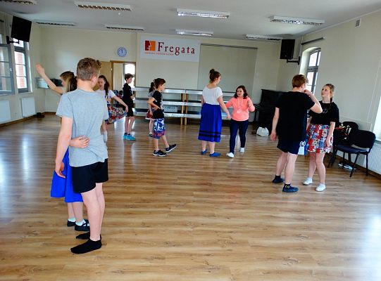 Jak taniec narodowy doskonale  prezentuje się na każdej scenie?