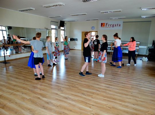 Jak taniec narodowy doskonale  prezentuje się na każdej scenie?