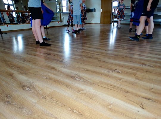 Jak taniec narodowy doskonale  prezentuje się na każdej scenie?