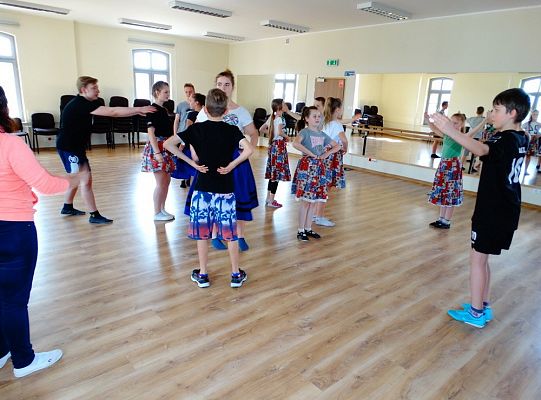 Jak taniec narodowy doskonale  prezentuje się na każdej scenie?