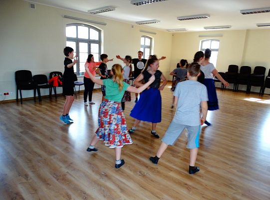 Jak taniec narodowy doskonale  prezentuje się na każdej scenie?