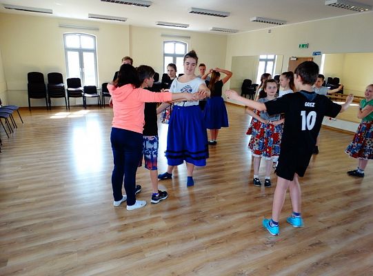 Jak taniec narodowy doskonale  prezentuje się na każdej scenie?