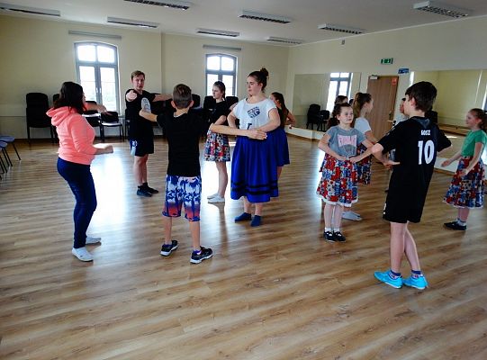 Jak taniec narodowy doskonale  prezentuje się na każdej scenie?