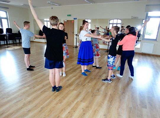 Jak taniec narodowy doskonale  prezentuje się na każdej scenie?