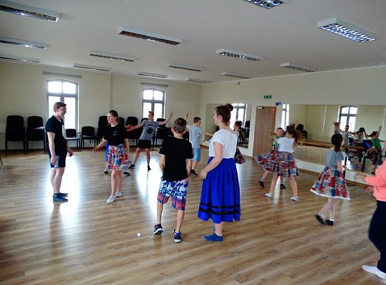 Jak taniec narodowy doskonale  prezentuje się na każdej scenie?