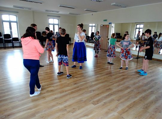 Jak taniec narodowy doskonale  prezentuje się na każdej scenie?