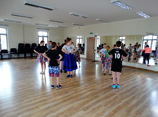 Jak taniec narodowy doskonale  prezentuje się na każdej scenie?