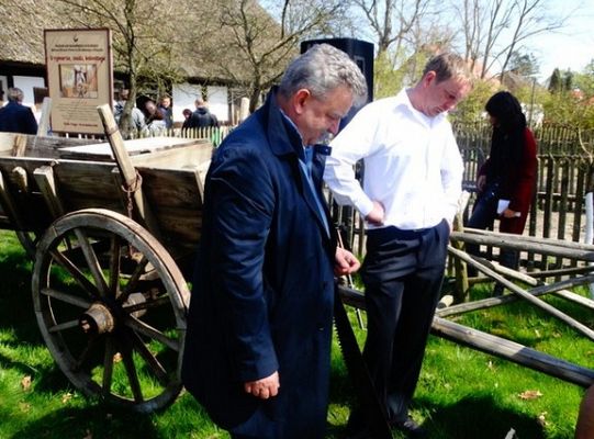 Senator Kazimierz Kleina uczestniczył w otwarciu klukowskiej  wystawy