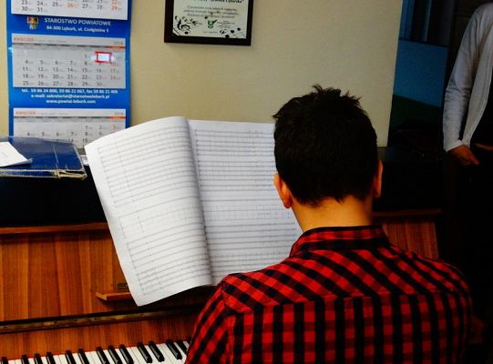 Szkoły:  Ernesta Hemingwaya i Iana Fleminga