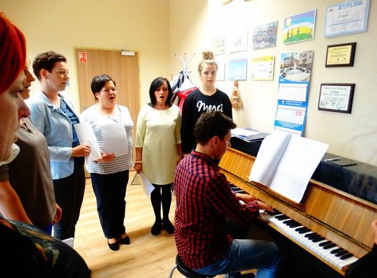 Szkoły:  Ernesta Hemingwaya i Iana Fleminga