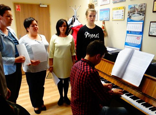 Szkoły:  Ernesta Hemingwaya i Iana Fleminga