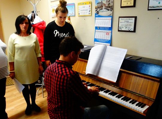 Szkoły:  Ernesta Hemingwaya i Iana Fleminga