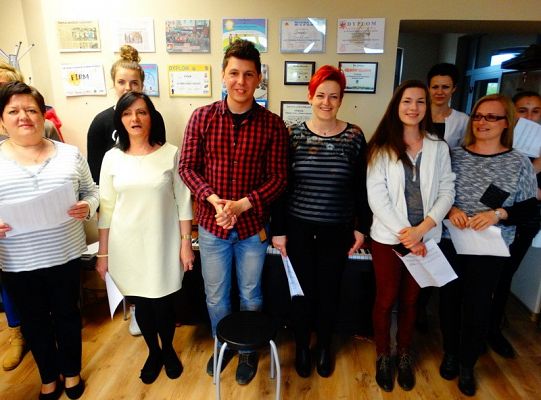 Szkoły:  Ernesta Hemingwaya i Iana Fleminga