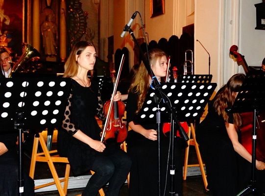 Struny skrzypiec dotykały murów Sanktuarium