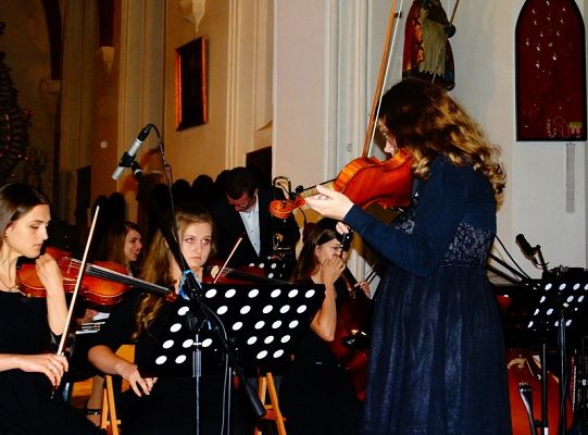 Struny skrzypiec dotykały murów Sanktuarium