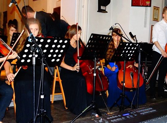 Struny skrzypiec dotykały murów Sanktuarium