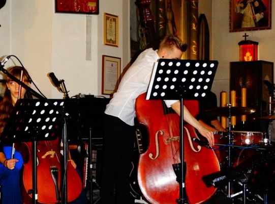 Struny skrzypiec dotykały murów Sanktuarium