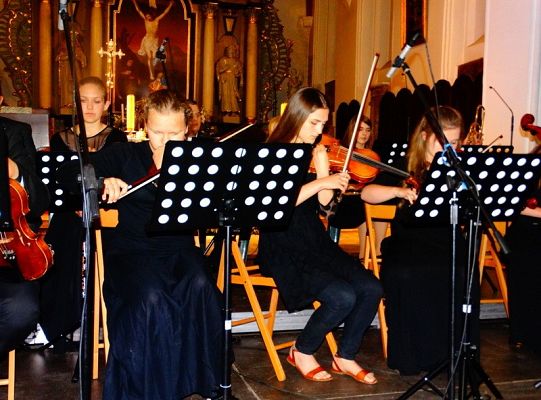 Struny skrzypiec dotykały murów Sanktuarium