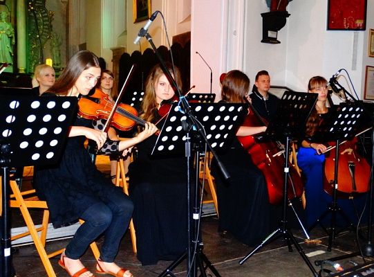 Struny skrzypiec dotykały murów Sanktuarium