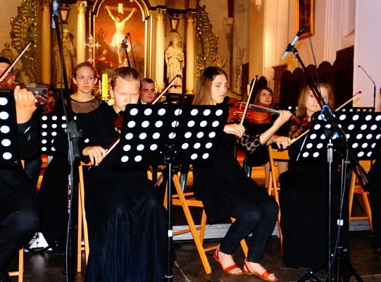 Struny skrzypiec dotykały murów Sanktuarium