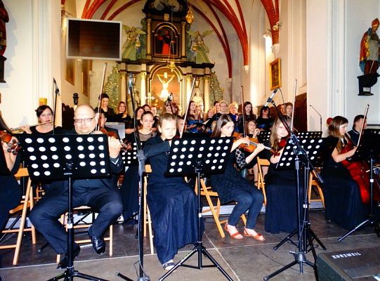 Struny skrzypiec dotykały murów Sanktuarium