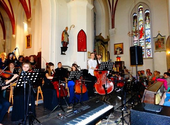 Struny skrzypiec dotykały murów Sanktuarium