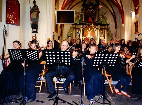 Struny skrzypiec dotykały murów Sanktuarium