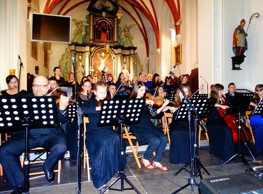 Struny skrzypiec dotykały murów Sanktuarium