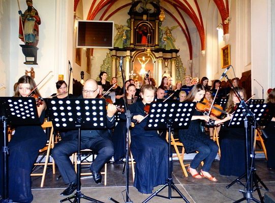Struny skrzypiec dotykały murów Sanktuarium