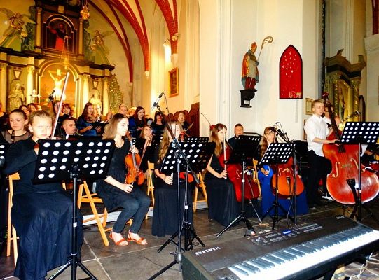 Struny skrzypiec dotykały murów Sanktuarium